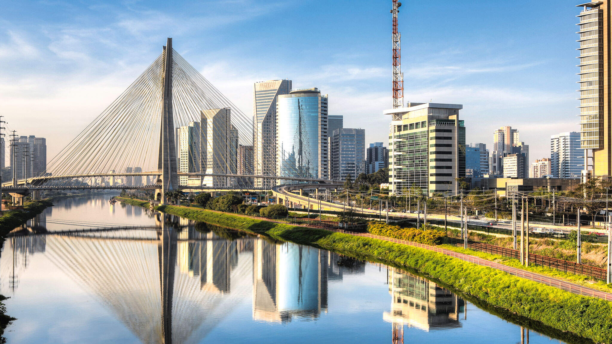 Oct&aacute;vio Frias de Oliveira Bridge, known as Ponte Estaiada, in S&atilde;o Paulo